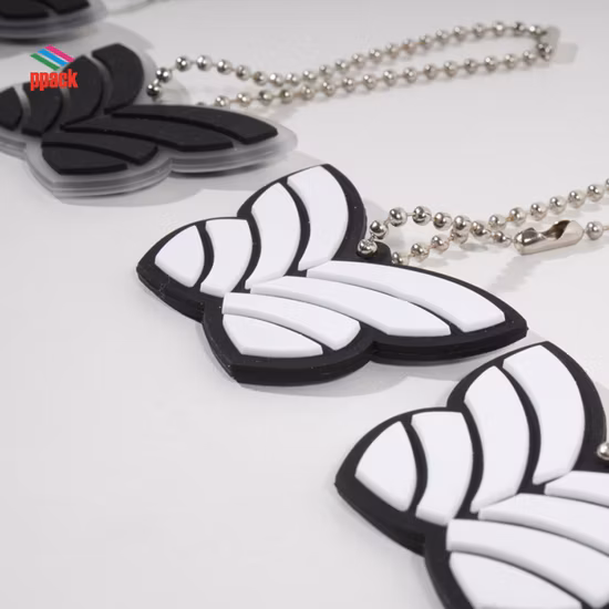  Kostenlose Probe!  Hochwertiges, kundenspezifisches Stoff-PVC-Silikon-Hangtag für Bekleidungsaccessoires, hergestellt in China